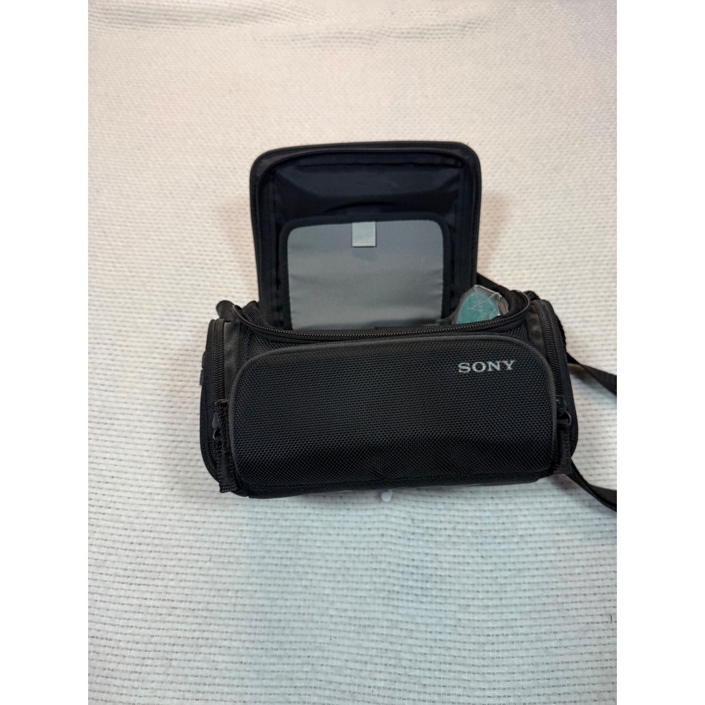 Nikon Coolpix L105 Digital Camera Black 15x Optical Zoom Bundle with Sony Case - Picture 3 of 8